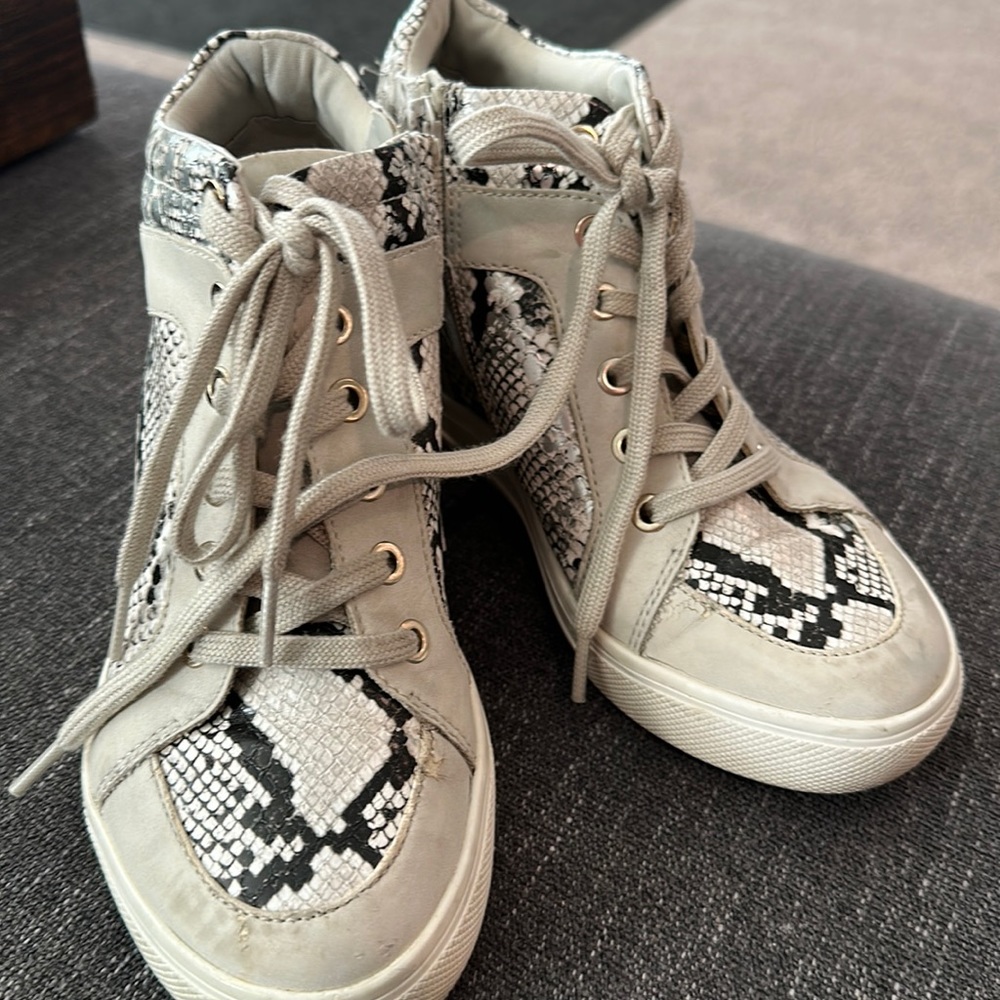 Aldo shoes size 8.  2 pair